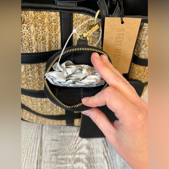 Steve Madden TikTok Women’s BJEWEL handbag black with coin purse and zip-pouch - Picture 3 of 12